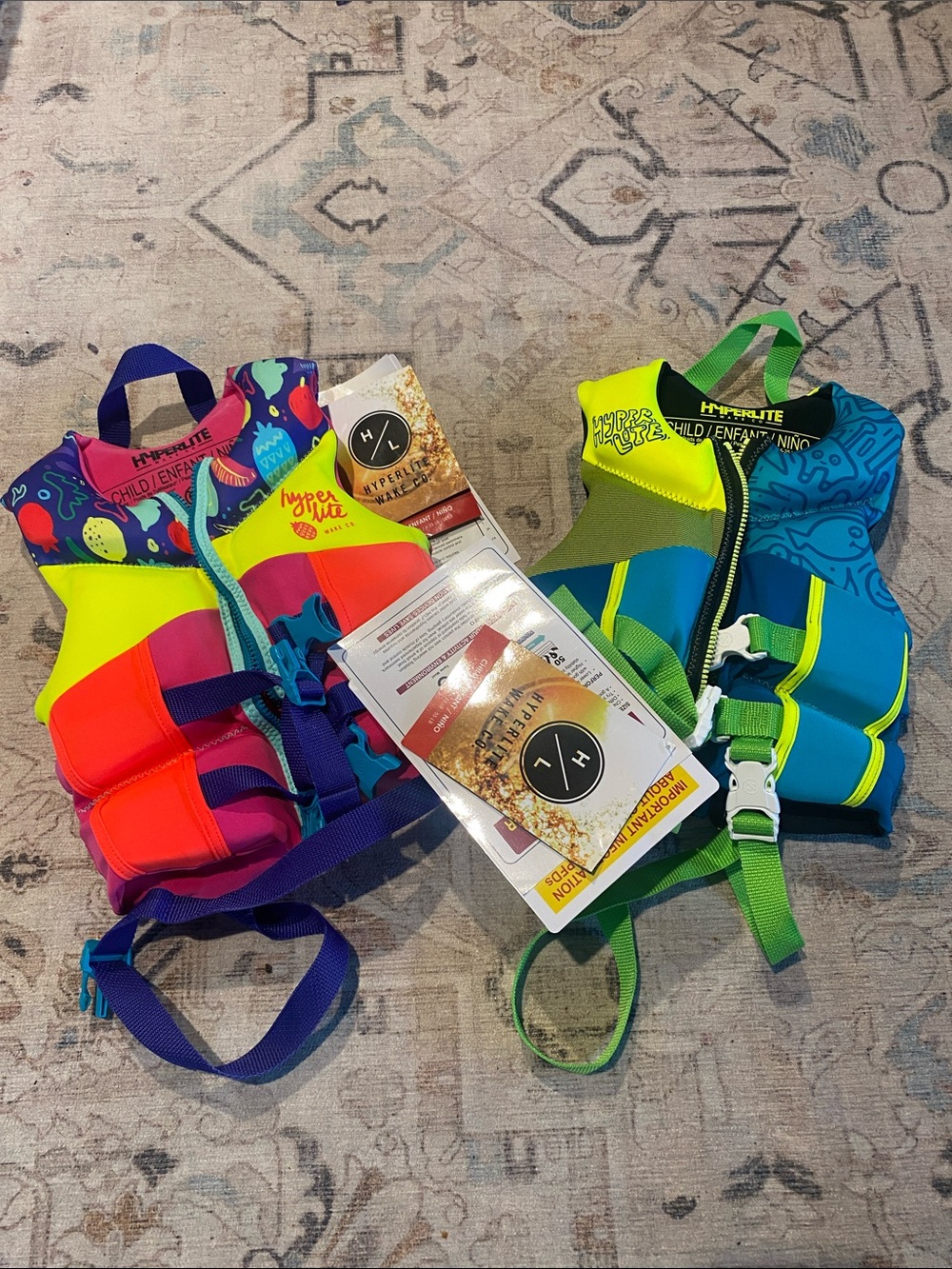 2 hyperlite life vests 33-55 lbs